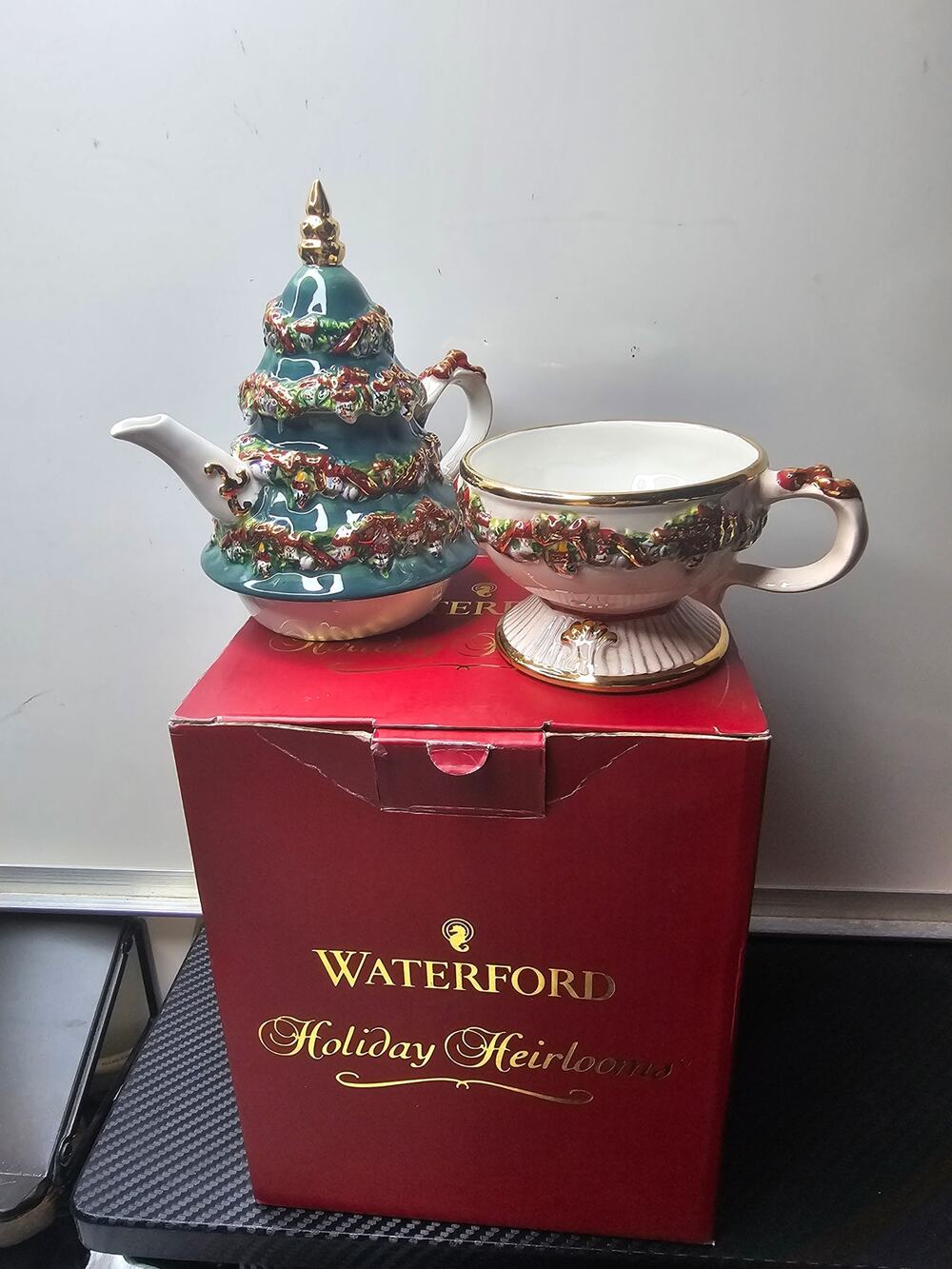 Waterford Holiday Heirlooms Holiday Tree Tea for One Teapot Set Matching Cup